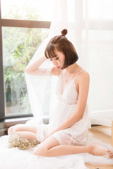 乳房与月亮