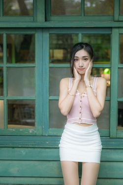 公交车一摇一晃双指探洞视频
